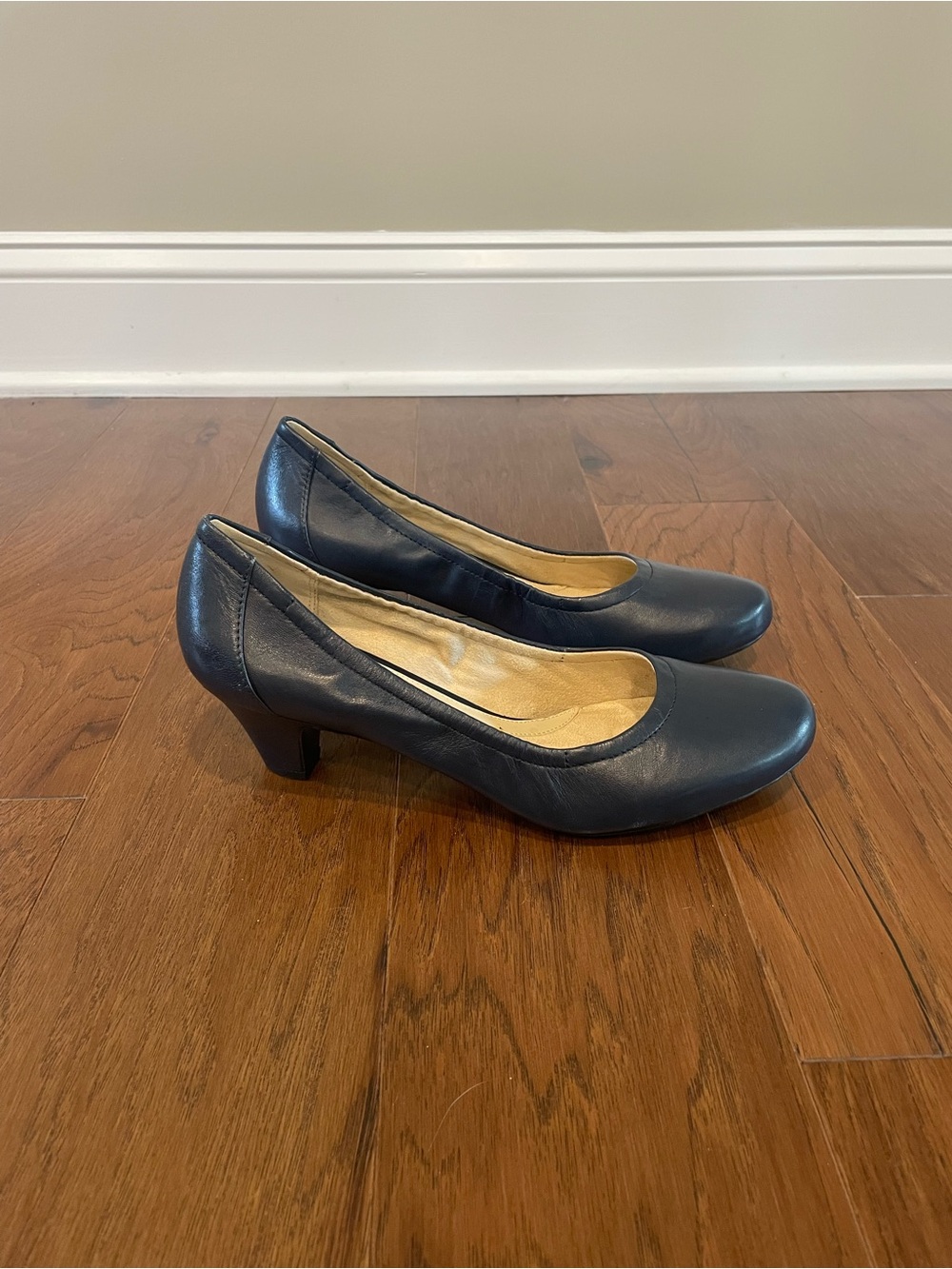 Naturalizer Stargaze Navy Heels - Picture 4 of 8